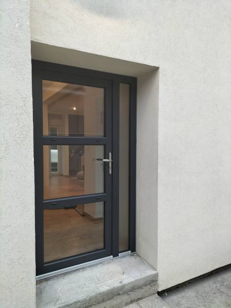 Installation d'une porte d'entrée en aluminium pour villa à Lyon 69